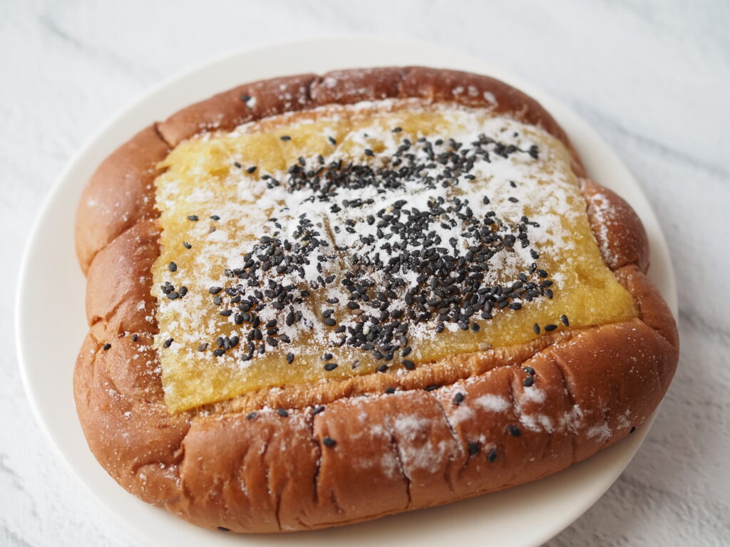 ヤマザキ「おいもの黒糖パン」はビッグサイズだけどペロリと食べられる