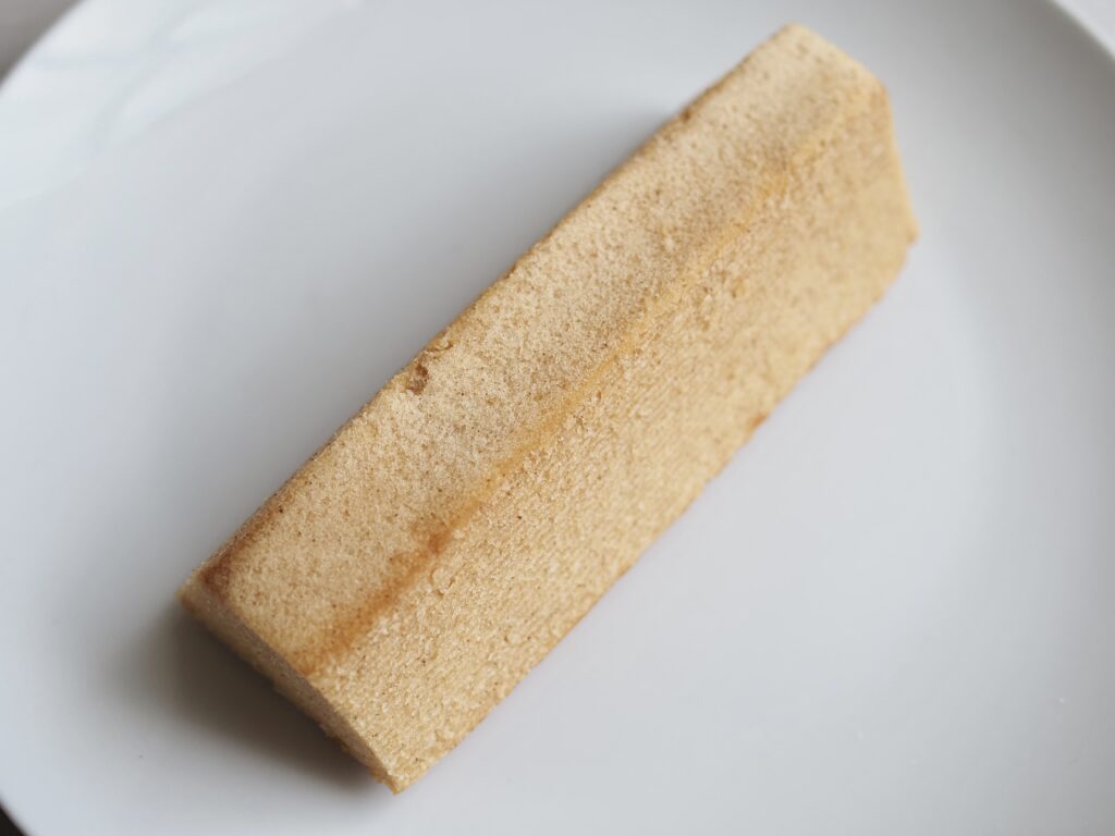「国産大麦粉を使ったバタースティックバーム」はスティック型で食べやすい